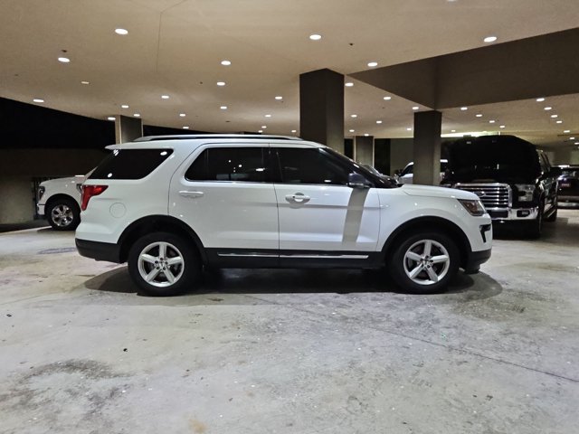 Used 2019 Ford Explorer XLT w/ Equipment Group 202A FWD image 4