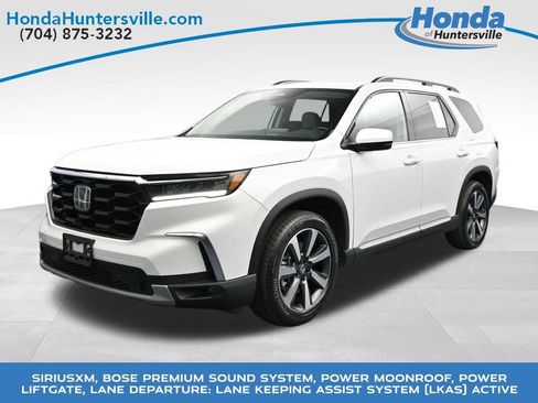 Used 2025 Honda Pilot Touring image 3