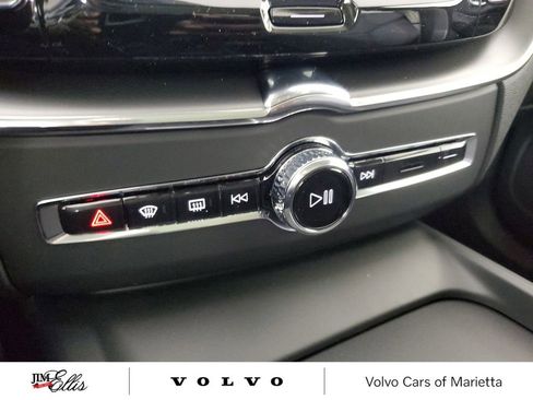 Certified 2025 Volvo XC60 B5 Core w/ Climate Package PRO image 31