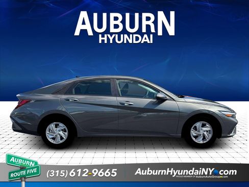 New 2026 Hyundai Elantra SE FWD image 9