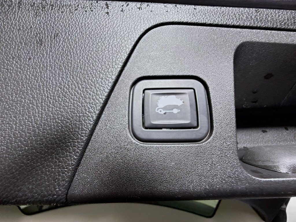 Used 2019 Buick Envision Essence FWD image 41