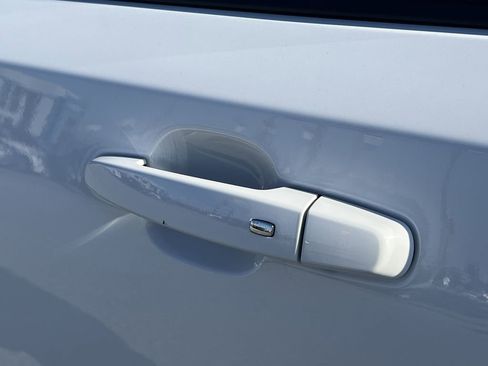 Used 2024 GMC Terrain SLE image 31