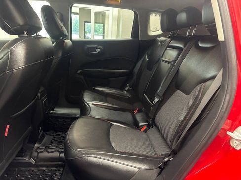Used 2020 Jeep Compass Trailhawk AWD/4WD image 19