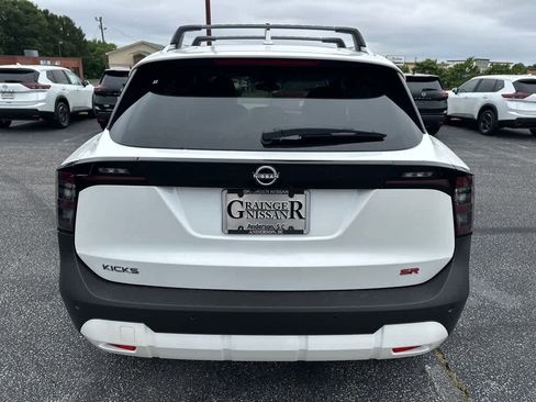 New 2025 Nissan Kicks SR FWD image 4