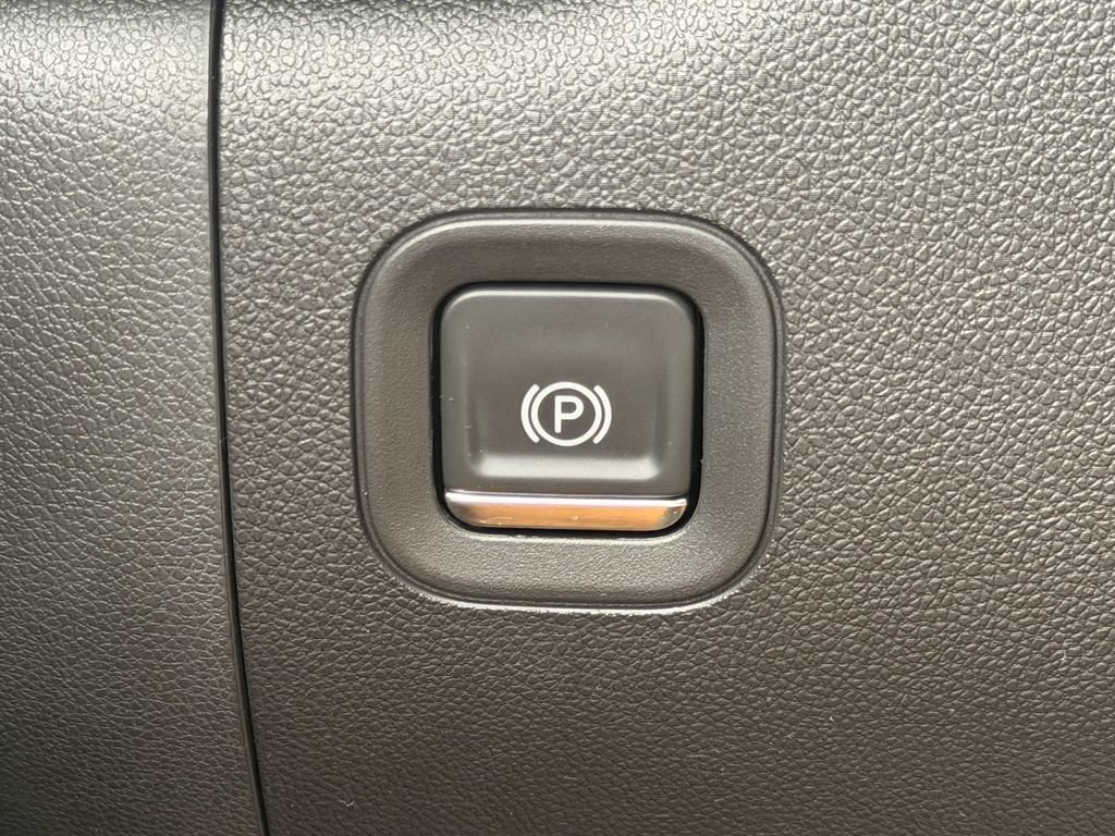 Used 2019 Chevrolet Silverado 1500 RST RWD image 31