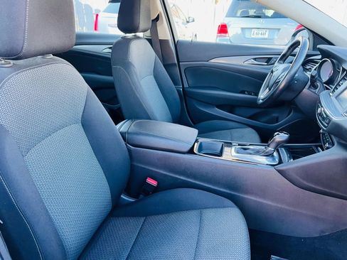 Used 2018 Buick Regal Preferred image 18