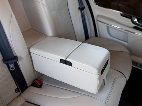 Used 2012 Jaguar XJ L RWD image 70
