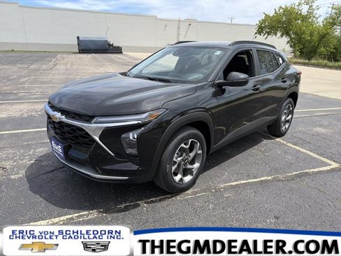 New 2026 Chevrolet Trax LT w/ Sunroof Package FWD image 1