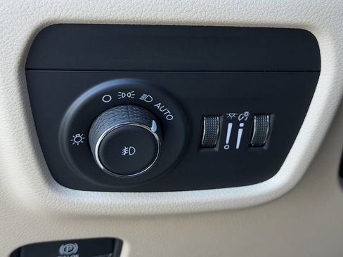 New 2025 Jeep Grand Cherokee Limited w/ Luxury Tech Group II AWD/4WD image 18