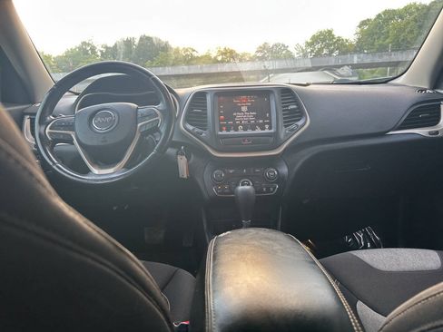 Used 2014 Jeep Cherokee Latitude FWD image 18