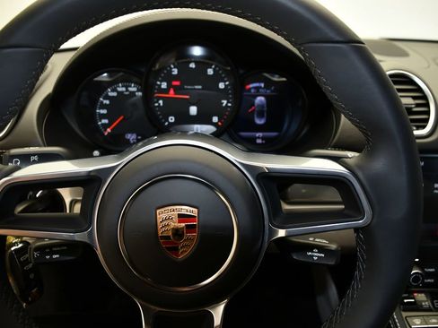 Certified 2024 Porsche 718 Boxster RWD image 22