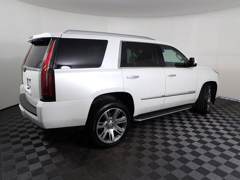 Used 2016 Cadillac Escalade Luxury image 23