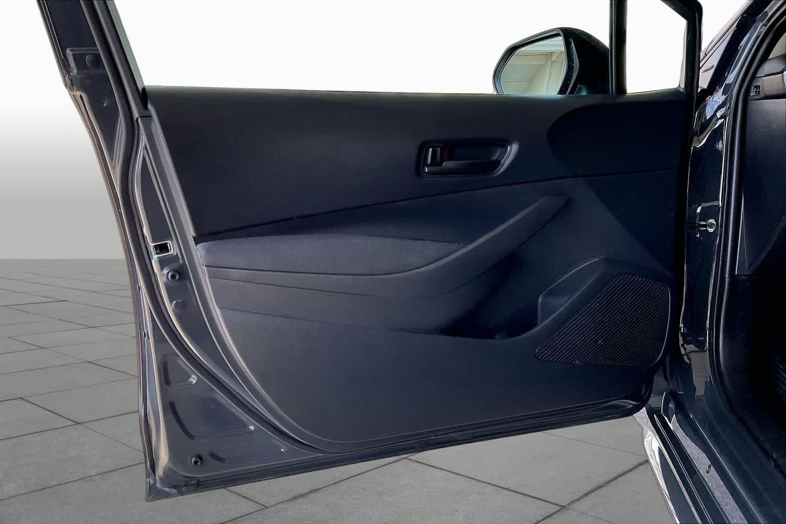 Used 2025 Toyota Corolla LE FWD image 22