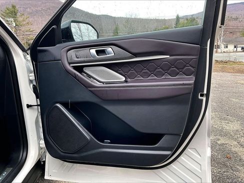 Used 2025 Ford Explorer Platinum w/ Ultimate Package AWD/4WD image 12