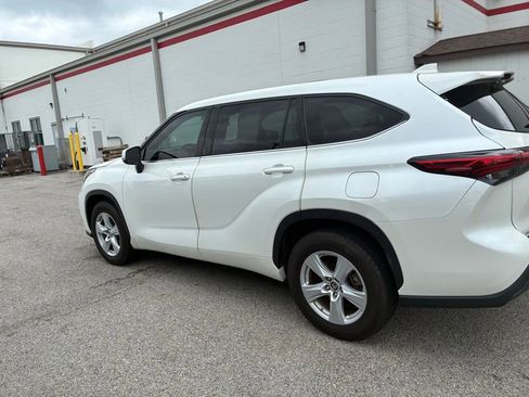 Used 2021 Toyota Highlander L FWD image 9