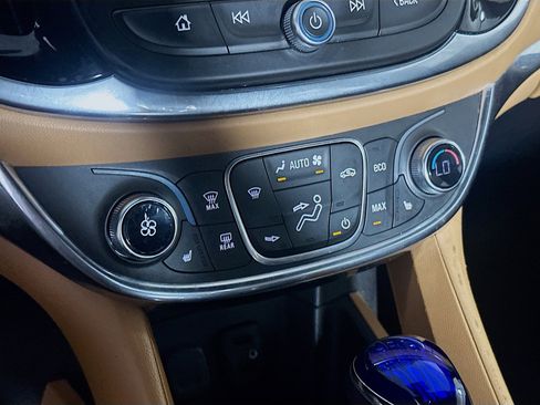 Used 2018 Chevrolet Volt Premier w/ Driver Confidence Package image 22