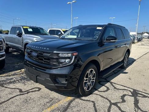 Used 2025 Ford Expedition Active AWD/4WD image 2