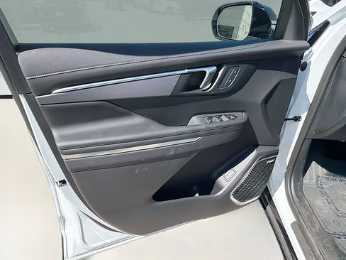 Used 2025 Buick Enclave Sport Touring image 23