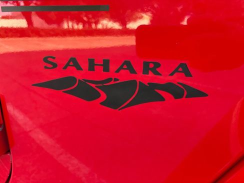 Used 2016 Jeep Wrangler Sahara w/ Connectivity Group AWD/4WD image 10