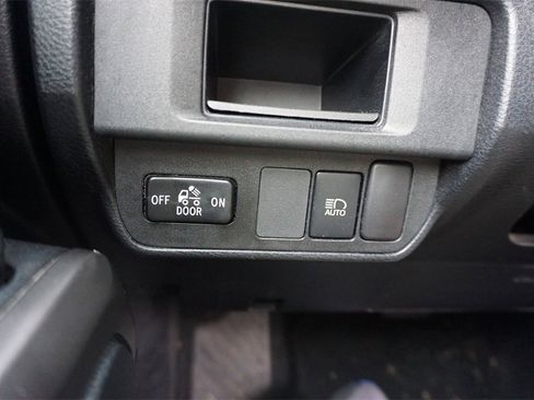 Used 2018 Toyota Tacoma SR5 image 4