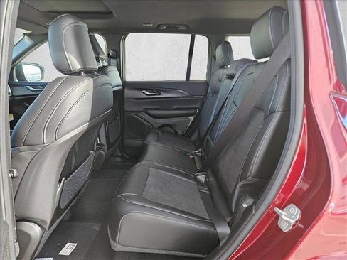 New 2025 Jeep Grand Cherokee Altitude image 14