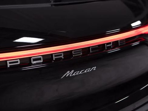 Certified 2026 Porsche Macan AWD/4WD image 19