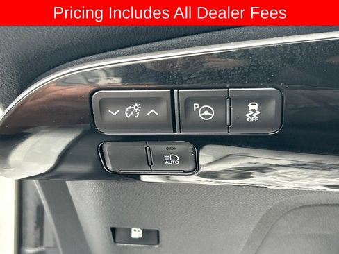 Used 2022 Toyota Prius LE FWD image 6