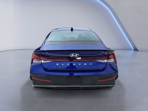 Used 2025 Hyundai Elantra Sport FWD image 5