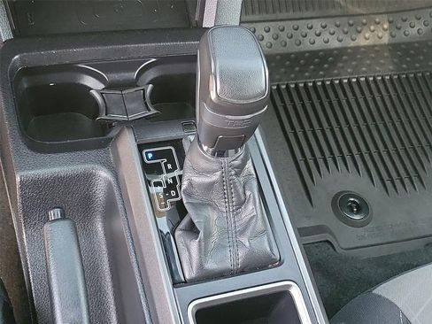 Used 2022 Toyota Tacoma TRD Off-Road w/ Technology Package image 8