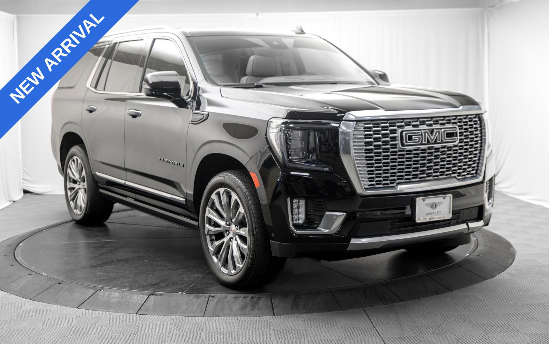 Used 2023 GMC Yukon Denali w/ Advanced Technology Package AWD/4WD image 9