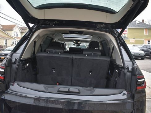 Used 2025 BMW X7 xDrive40i w/ Premium Package image 36