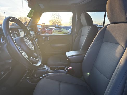 Used 2022 Jeep Gladiator Sport image 12