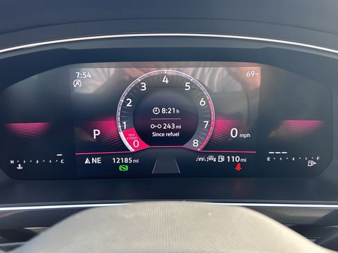 Certified 2024 Volkswagen Tiguan SE R-Line image 12