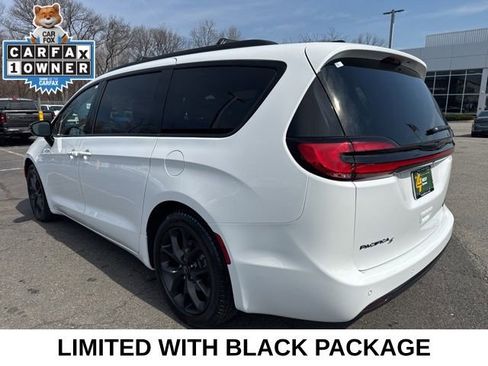 Used 2025 Chrysler Pacifica Limited image 20