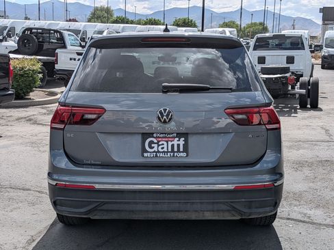 Used 2022 Volkswagen Tiguan SE w/ Panoramic Sunroof Package AWD/4WD image 5