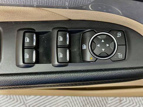 Used 2016 Ford Explorer XLT FWD image 20