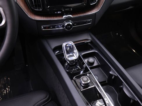 Certified 2024 Volvo XC60 B5 Ultimate w/ Protection Package Premier image 15