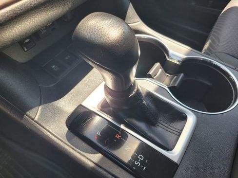 Used 2019 Toyota Highlander LE AWD/4WD image 18