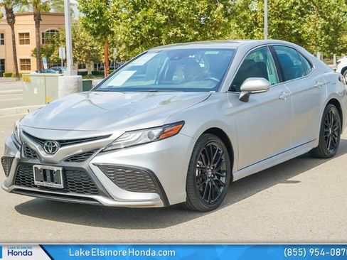Used 2024 Toyota Camry XSE FWD image 4