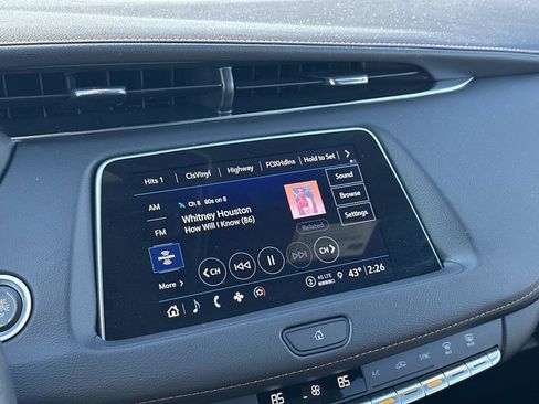 Certified 2023 Cadillac XT4 Sport w/ Technology Package image 28