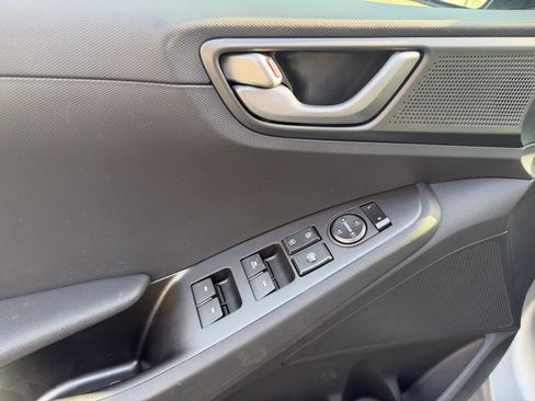 Used 2021 Hyundai Ioniq SE image 21