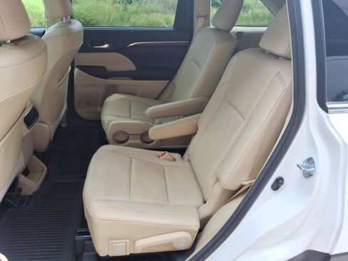 Used 2016 Toyota Highlander Limited AWD/4WD image 32