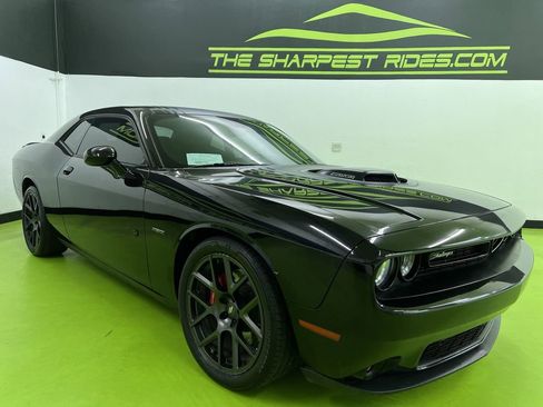 Used 2018 Dodge Challenger R/T RWD image 2
