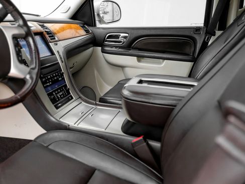Used 2013 Cadillac Escalade Platinum image 28