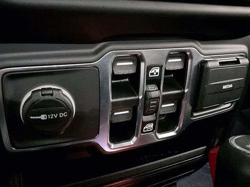 Used 2021 Jeep Wrangler Unlimited Sahara image 31