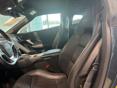 Used 2019 Chevrolet Corvette Stingray Coupe w/ 1LT RWD image 9