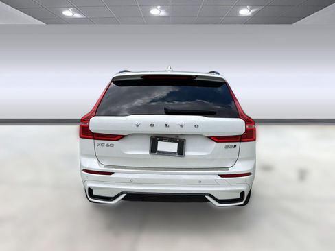 Used 2024 Volvo XC60 B5 Plus w/ Protection Package Premier AWD/4WD image 10