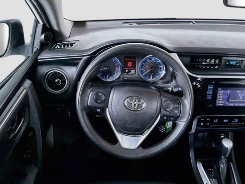 Used 2018 Toyota Corolla LE FWD image 17