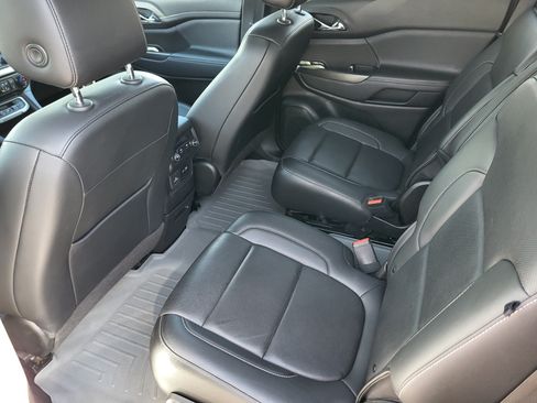 Used 2023 GMC Acadia SLT AWD/4WD image 21