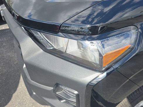 Used 2025 Chevrolet Colorado W/T image 9